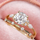 Delicate Leaf Band in Yellow Gold
