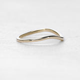 Arched Band in Yellow Gold