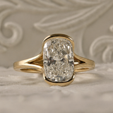 The Vivienne with a Cushion Cut Diamond