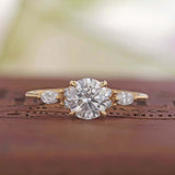 Fleur with Round Cut Diamond